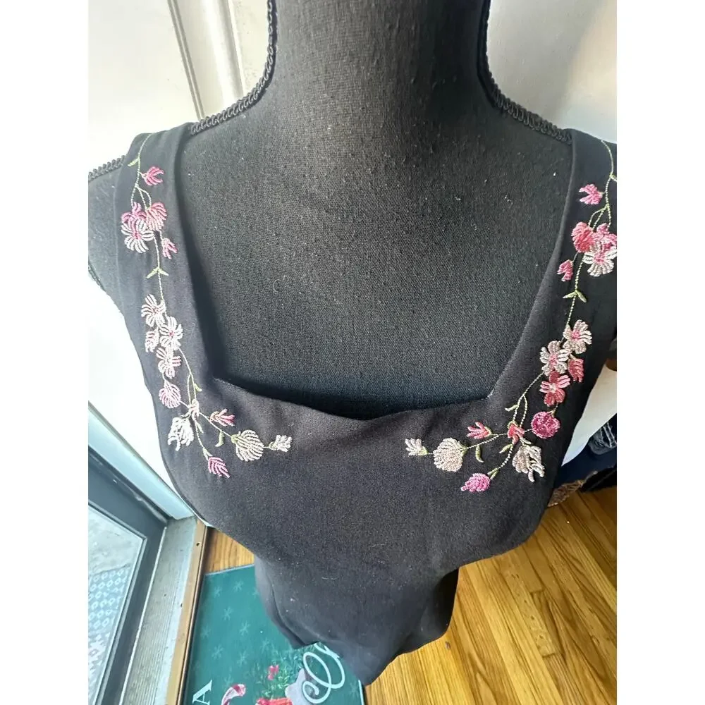 Chadwicks Black Sleeveless Sheath Dress Floral Embroidered Neckline Size 4P